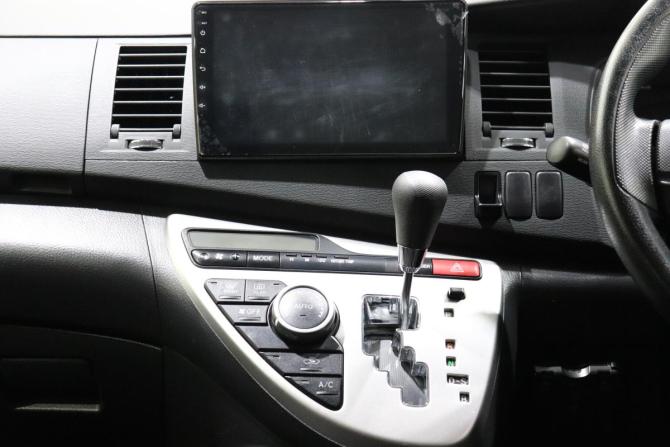 Toyota ISis I Рестайлинг с пробегом 2013 года, цена 1 120 000 рублей, 161014 км, минивэн, Автокод Объявления