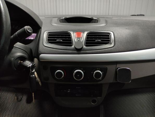 Renault Fluence I с пробегом 2011 года, цена 558 000 рублей, 207936 км, седан, Автокод Объявления