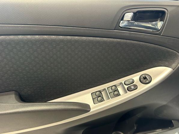Hyundai Solaris I с пробегом 2012 года, цена 715 000 рублей, 204215 км, хэтчбек, Автокод Объявления
