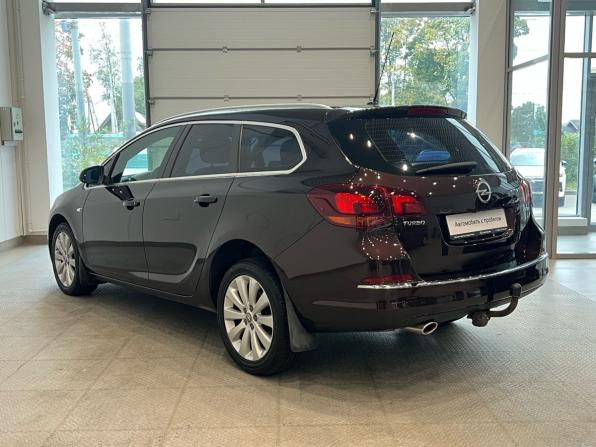 Opel Astra J Рестайлинг с пробегом 2015 года, цена 810 000 рублей, 142000 км, универсал, Автокод Объявления