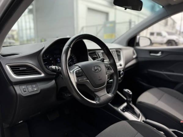 Hyundai Solaris II с пробегом 2018 года, цена 1 590 000 рублей, 68000 км, седан, Автокод Объявления