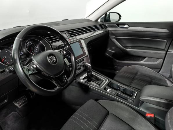 Volkswagen Passat B8 с пробегом 2017 года, цена 2 290 000 рублей, 172000 км, универсал, Автокод Объявления