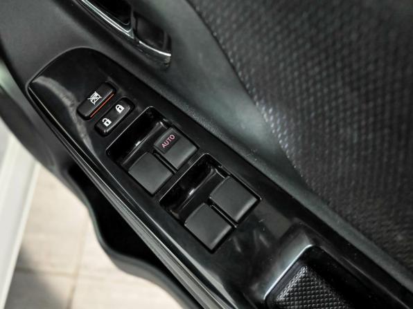 Toyota Vitz III (XP130) Рестайлинг с пробегом 2016 года, цена 1 000 000 рублей, 138870 км, хэтчбек, Автокод Объявления