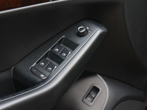 Audi Q5 I (8R) с пробегом 2010 года, цена 1 300 000 рублей, 262601 км, внедорожник, Автокод Объявления