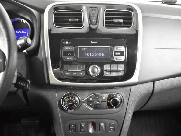 Renault Sandero II с пробегом 2017 года, цена 965 300 рублей, 132535 км, хэтчбек, Автокод Объявления