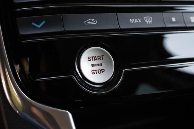 Jaguar XE I с пробегом 2015 года, цена 1 869 000 рублей, 160503 км, седан, Автокод Объявления
