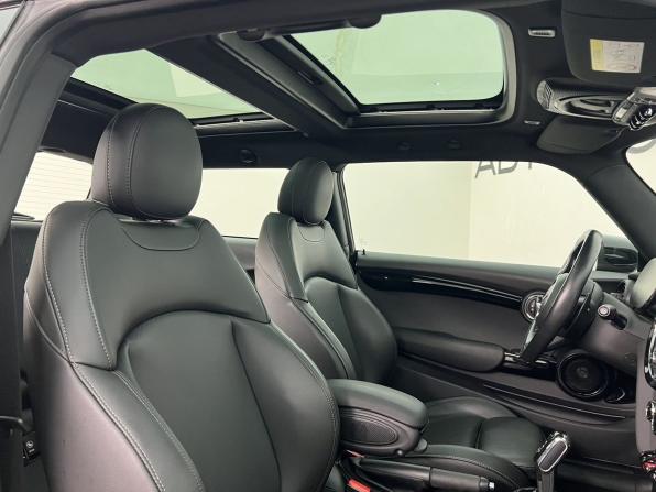 Mini Hatch III (F55/F56) Рестайлинг с пробегом 2020 года, цена 3 154 399 рублей, 85526 км, хэтчбек, Автокод Объявления