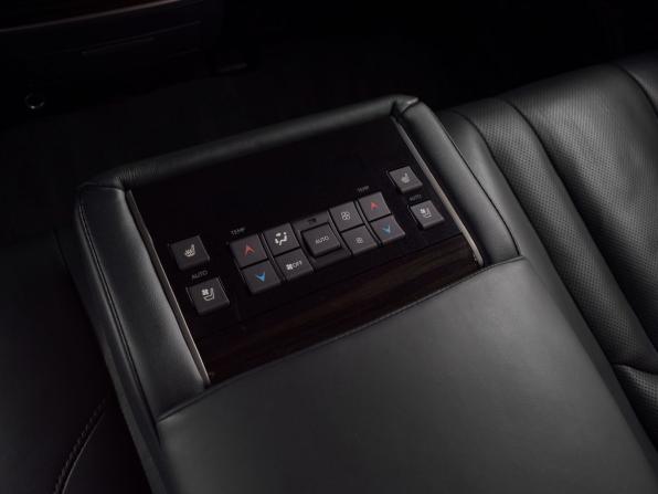 Lexus LX III Рестайлинг 2 с пробегом 2018 года, цена 8 329 995 рублей, 306659 км, внедорожник, Автокод Объявления