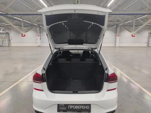 Volkswagen Polo VI с пробегом 2021 года, цена 1 369 000 рублей, 133900 км, лифтбек, Автокод Объявления