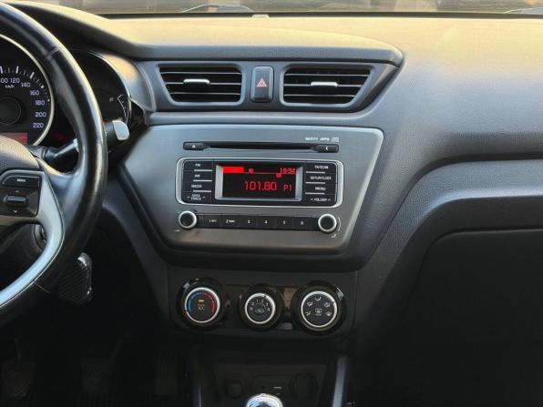 Kia Rio III Рестайлинг с пробегом 2017 года, цена 1 099 000 рублей, 97265 км, седан, Автокод Объявления