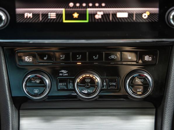 Skoda Superb III Рестайлинг с пробегом 2021 года, цена 2 698 000 рублей, 73979 км, лифтбек, Автокод Объявления