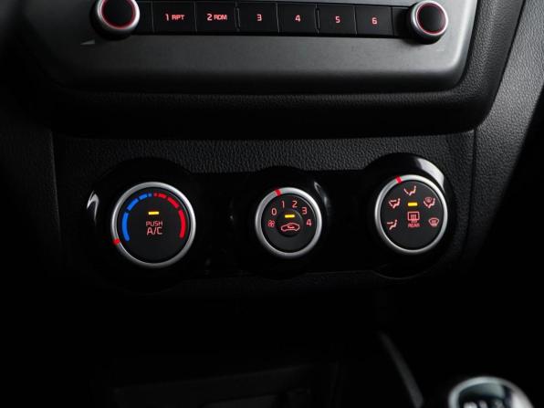 Kia Rio III Рестайлинг с пробегом 2016 года, цена 839 050 рублей, 141050 км, седан, Автокод Объявления