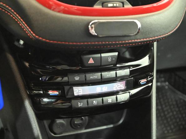 Peugeot 208 GTi I с пробегом 2014 года, цена 925 000 рублей, 123028 км, хэтчбек, Автокод Объявления