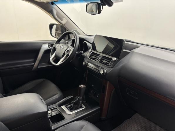 Toyota Land Cruiser Prado 150 Series Рестайлинг 1 с пробегом 2017 года, цена 3 987 000 рублей, 149838 км, внедорожник, Автокод Объявления