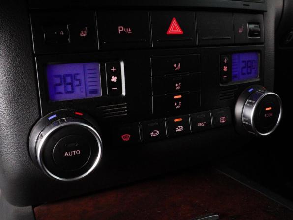 Volkswagen Touareg I с пробегом 2006 года, цена 1 108 000 рублей, 242707 км, внедорожник, Автокод Объявления