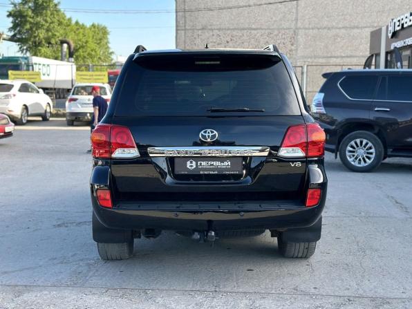 Toyota Land Cruiser 200 Series Рестайлинг 1 с пробегом 2013 года, цена 3 990 000 рублей, 215000 км, внедорожник, Автокод Объявления