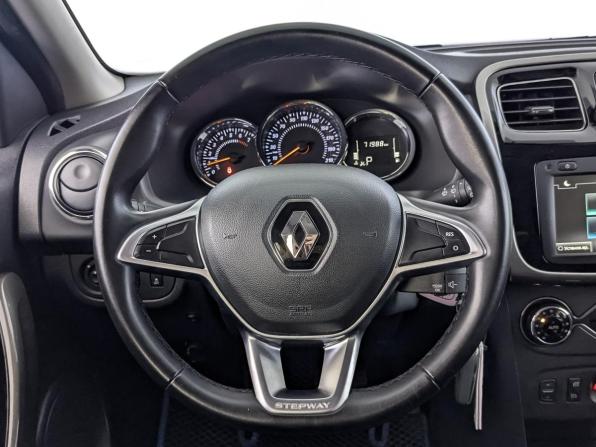 Renault Sandero II Рестайлинг с пробегом 2022 года, цена 1 370 000 рублей, 71983 км, хэтчбек, Автокод Объявления