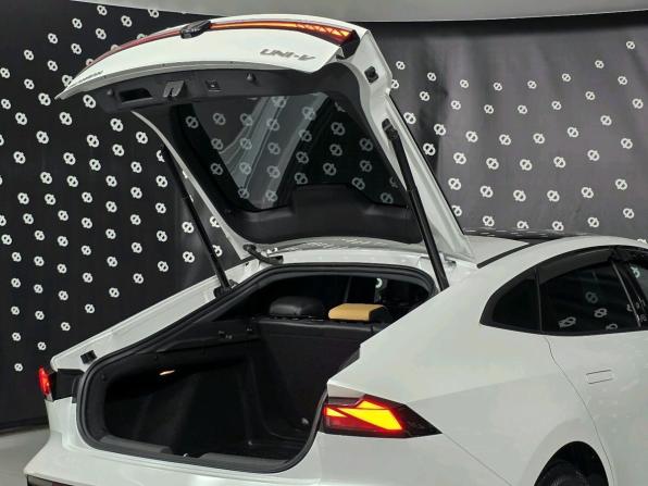 Changan UNI-V I с пробегом 2023 года, цена 2 599 000 рублей, 17406 км, лифтбек, Автокод Объявления