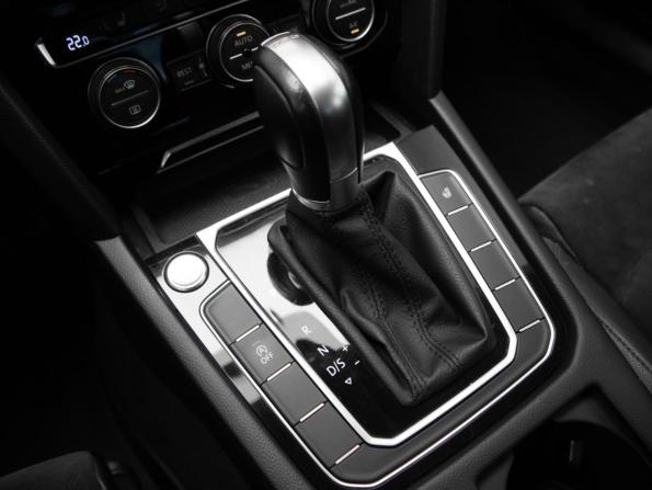 Volkswagen Passat B8 с пробегом 2018 года, цена 2 440 000 рублей, 87507 км, седан, Автокод Объявления