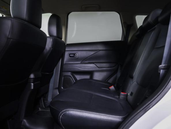 Mitsubishi Outlander III Рестайлинг 2 с пробегом 2015 года, цена 1 843 000 рублей, 75600 км, внедорожник, Автокод Объявления