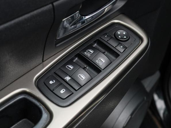 Jeep Cherokee IV (KK) с пробегом 2011 года, цена 1 200 000 рублей, 204518 км, внедорожник, Автокод Объявления
