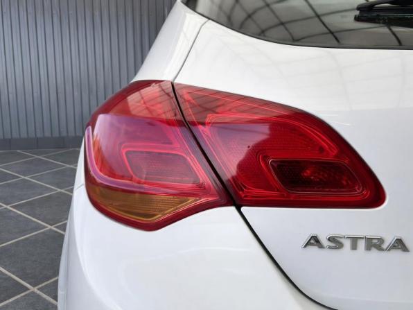 Opel Astra J с пробегом 2011 года, цена 817 000 рублей, 112237 км, хэтчбек, Автокод Объявления