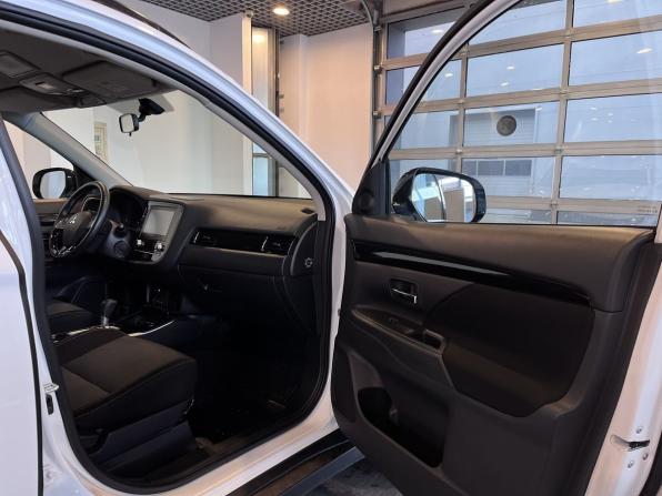 Mitsubishi Outlander III Рестайлинг 3 с пробегом 2021 года, цена 2 670 000 рублей, 42581 км, внедорожник, Автокод Объявления