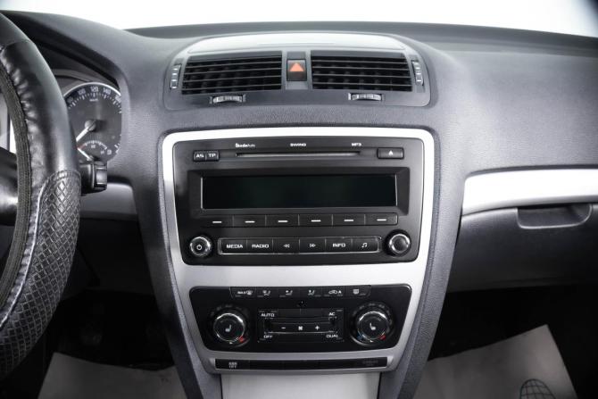 Skoda Octavia II (A5) Рестайлинг с пробегом 2013 года, цена 899 000 рублей, 281000 км, лифтбек, Автокод Объявления