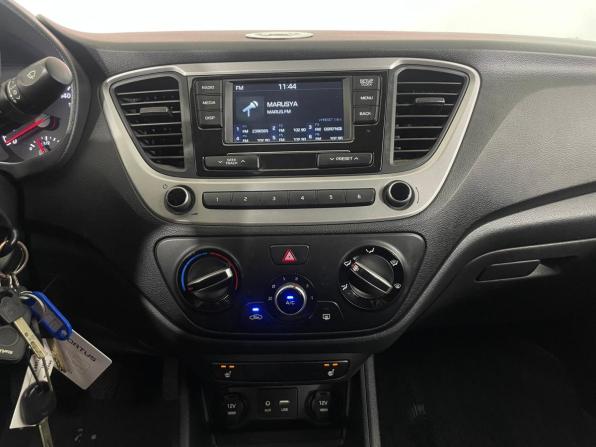 Hyundai Solaris II с пробегом 2017 года, цена 1 133 000 рублей, 85500 км, седан, Автокод Объявления