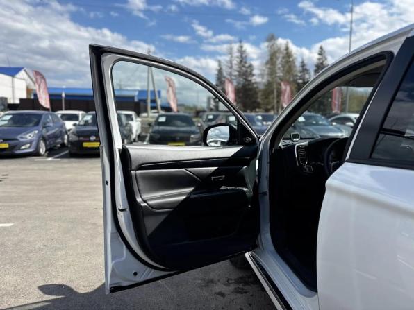Mitsubishi Outlander III Рестайлинг 3 с пробегом 2022 года, цена 2 700 000 рублей, 49547 км, внедорожник, Автокод Объявления