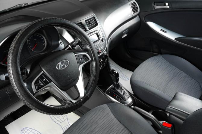 Hyundai Solaris I Рестайлинг с пробегом 2016 года, цена 1 329 000 рублей, 190000 км, седан, Автокод Объявления