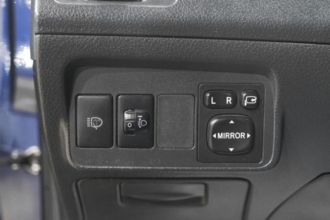 Toyota Corolla X (E140 E150) Рестайлинг с пробегом 2012 года, цена 949 000 рублей, 400000 км, седан, Автокод Объявления