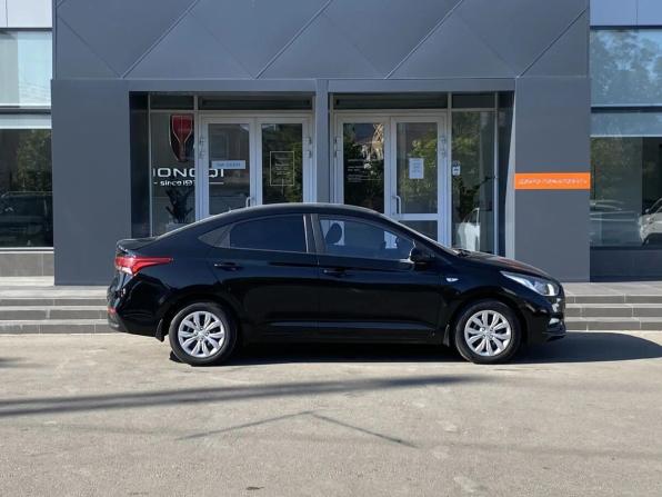 Hyundai Solaris II с пробегом 2018 года, цена 1 095 000 рублей, 107987 км, седан, Автокод Объявления
