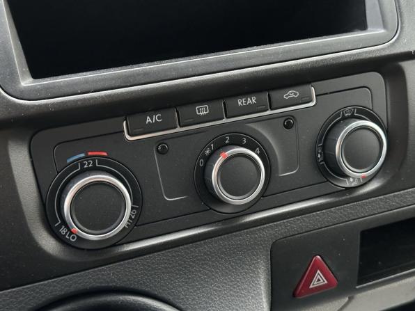 Volkswagen Caravelle T5 Рестайлинг с пробегом 2013 года, цена 2 470 000 рублей, 163000 км, минивэн, Автокод Объявления