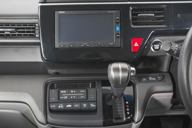 Honda Stepwgn V с пробегом 2016 года, цена 1 599 000 рублей, 141350 км, минивэн, Автокод Объявления