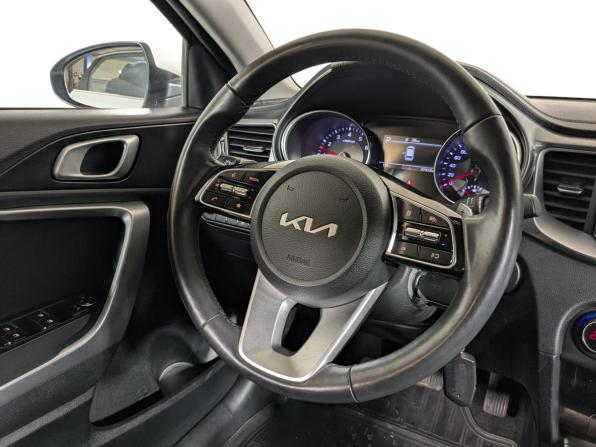 Kia Ceed III Рестайлинг с пробегом 2022 года, цена 2 149 000 рублей, 47000 км, хэтчбек, Автокод Объявления