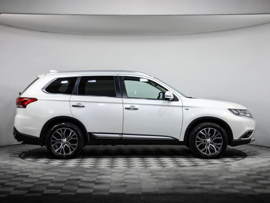 Mitsubishi Outlander III Рестайлинг 2 Санкт-Петербург  - изображение 4