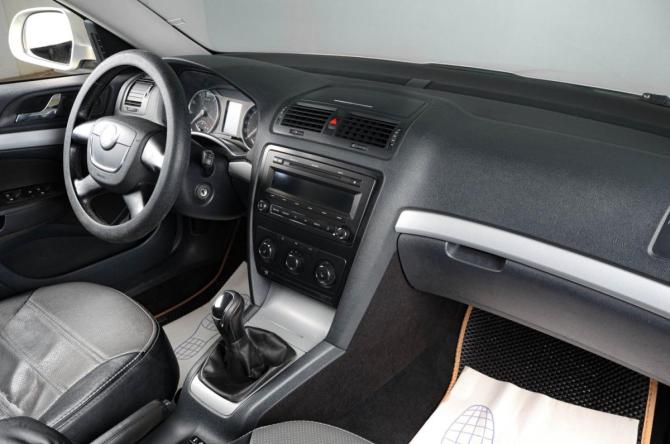 Skoda Octavia II (A5) Рестайлинг с пробегом 2013 года, цена 879 000 рублей, 174143 км, лифтбек, Автокод Объявления