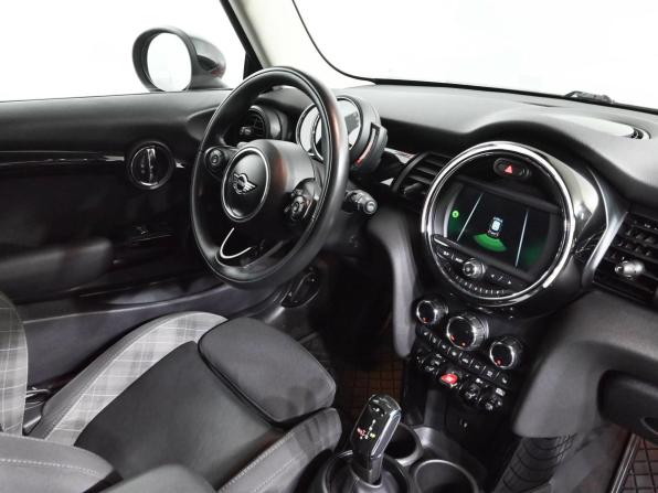 Mini Hatch III (F55/F56) Рестайлинг с пробегом 2018 года, цена 2 400 000 рублей, 50995 км, хэтчбек, Автокод Объявления
