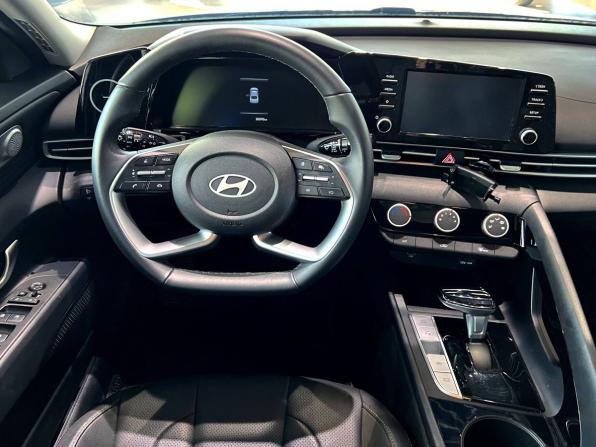 Hyundai Elantra VII (CN7) Рестайлинг с пробегом 2023 года, цена 2 050 000 рублей, 30000 км, седан, Автокод Объявления