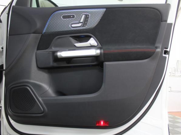 Mercedes-Benz GLB I (X247) Рестайлинг с пробегом 2024 года, цена 6 250 000 рублей, 4980 км, внедорожник, Автокод Объявления