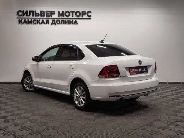 Volkswagen Polo V Рестайлинг с пробегом 2017 года, цена 880 000 рублей, 154000 км, седан, Автокод Объявления