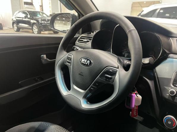 Kia Rio III Рестайлинг с пробегом 2016 года, цена 1 050 000 рублей, 170000 км, седан, Автокод Объявления