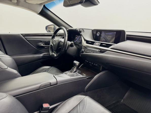 Lexus ES VII с пробегом 2018 года, цена 3 300 000 рублей, 135669 км, седан, Автокод Объявления