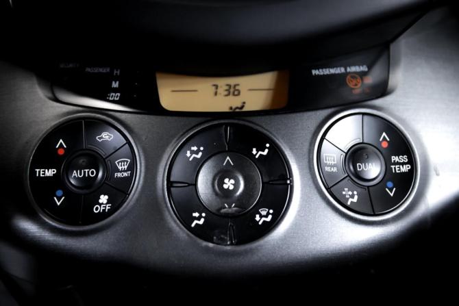 Toyota RAV4 III (XA30) Рестайлинг с пробегом 2012 года, цена 1 549 000 рублей, 174195 км, внедорожник, Автокод Объявления