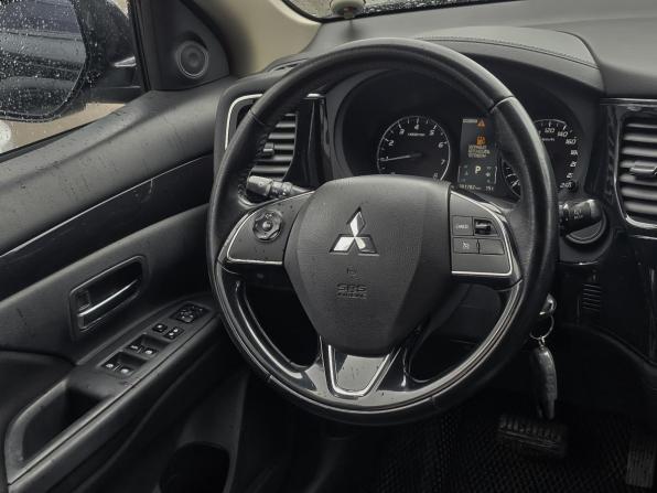 Mitsubishi Outlander III Рестайлинг 2 с пробегом 2015 года, цена 1 709 000 рублей, 201782 км, внедорожник, Автокод Объявления