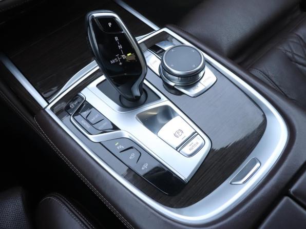 BMW 7 серии VI (G11/G12) Рестайлинг с пробегом 2019 года, цена 4 320 000 рублей, 240058 км, седан, Автокод Объявления