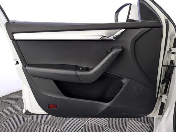 Skoda Octavia III (A7) Рестайлинг с пробегом 2019 года, цена 1 725 000 рублей, 107653 км, лифтбек, Автокод Объявления