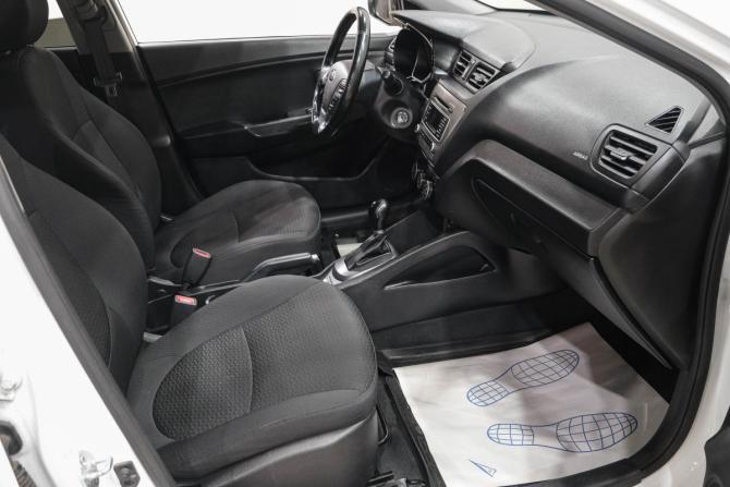 Kia Rio III Рестайлинг с пробегом 2017 года, цена 1 379 000 рублей, 105000 км, хэтчбек, Автокод Объявления
