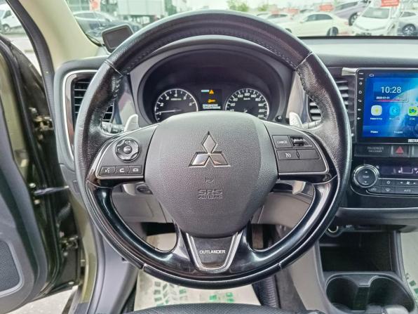 Mitsubishi Outlander III Рестайлинг 2 с пробегом 2016 года, цена 1 699 995 рублей, 235333 км, внедорожник, Автокод Объявления